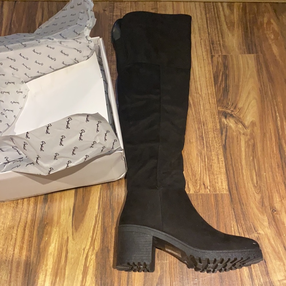 Qupid Timothy Black Suede Boots